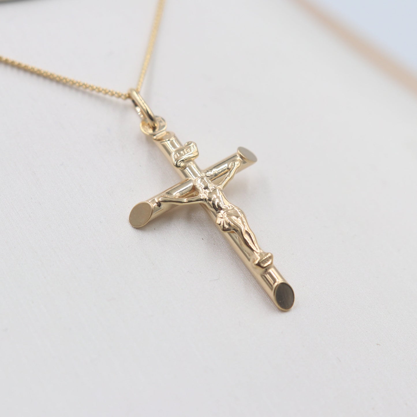 9ct Gold Crucifix 5P0020
