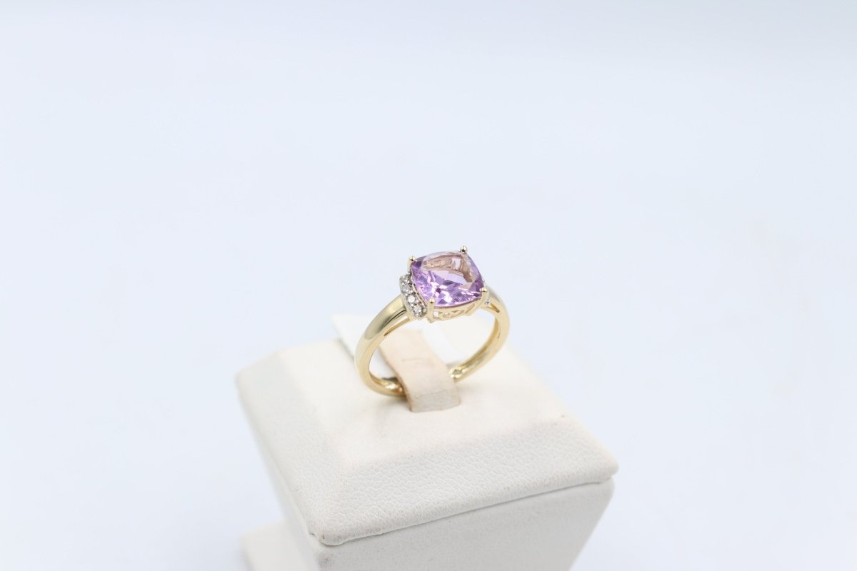 9ct Gold Amethyst And Diamond ring
