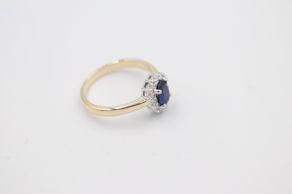 9ct Gold Syn Saphhire & CZ ring