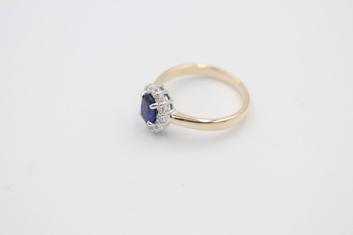 9ct Gold Syn Saphhire & CZ ring