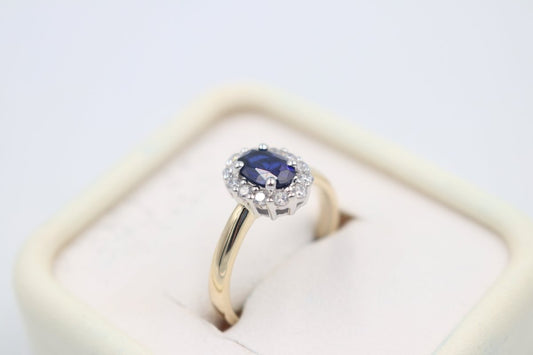 9ct Gold Syn Saphhire & CZ ring