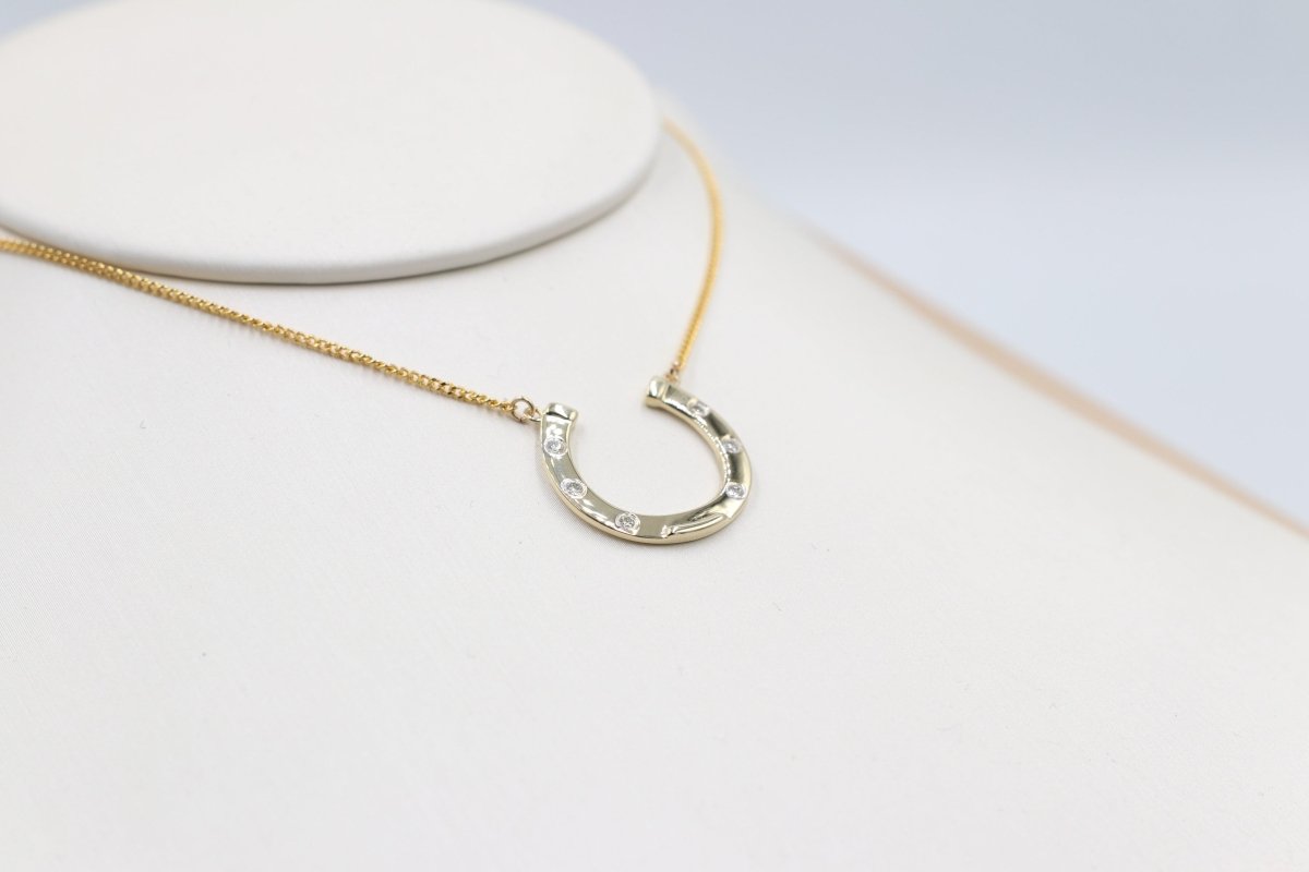 9ct Gold Diamond Set Horse Shoe Pendent