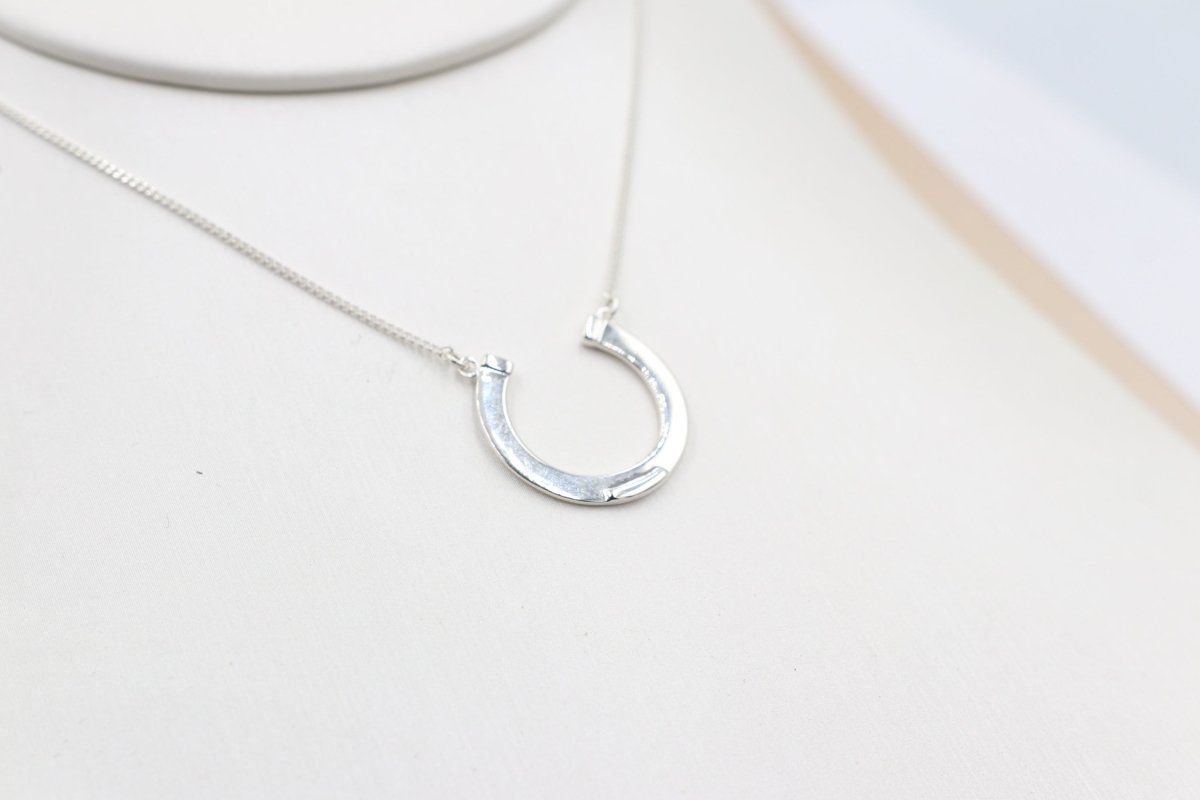 Stg Silver Diamond Set Horse Shoe Pendent