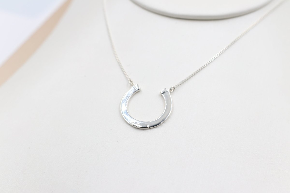 Stg Silver Diamond Set Horse Shoe Pendent