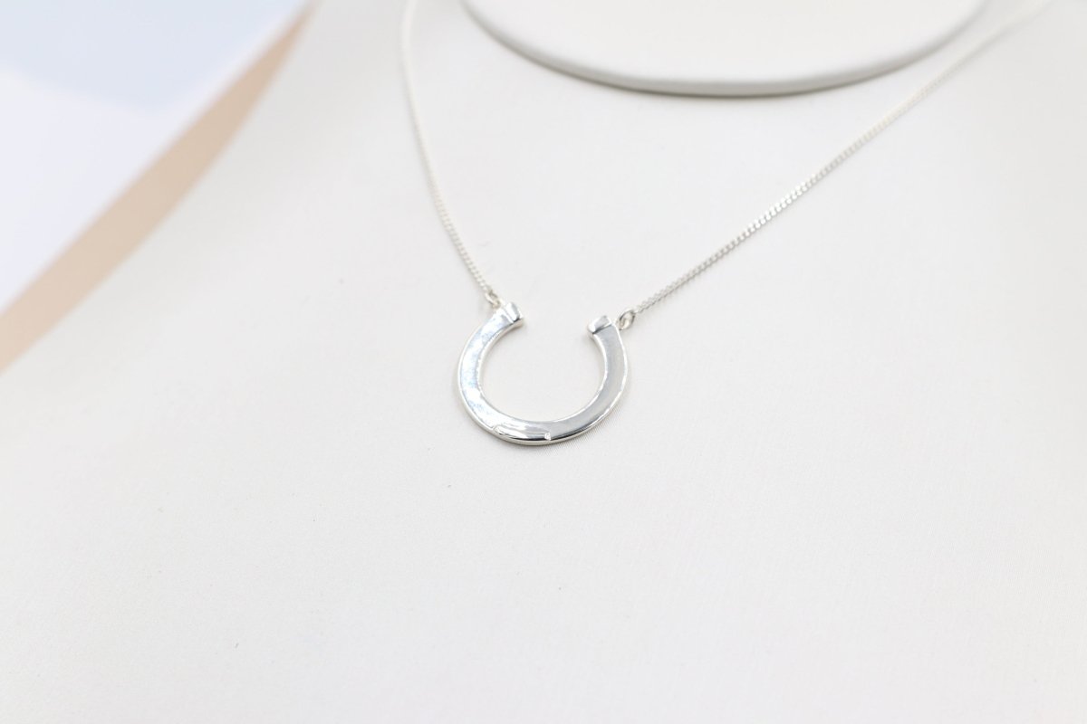 Stg Silver Diamond Set Horse Shoe Pendent