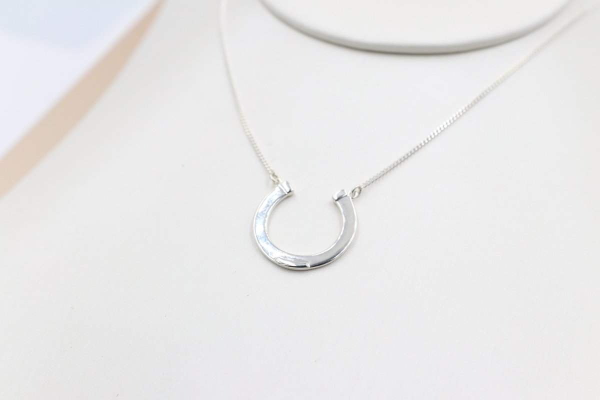 Stg Silver Diamond Set Horse Shoe Pendent