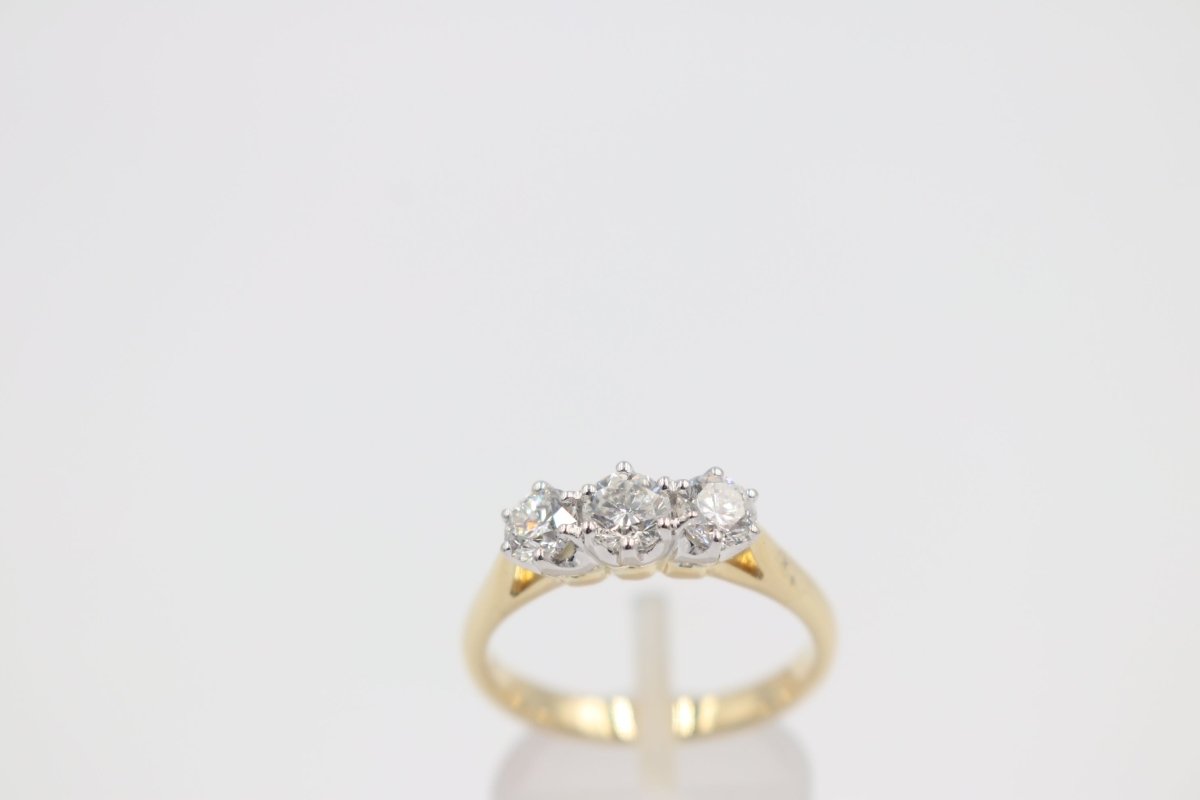 18ct Gold Diamond 3 Stone Ring  TDW 1.02 carat
