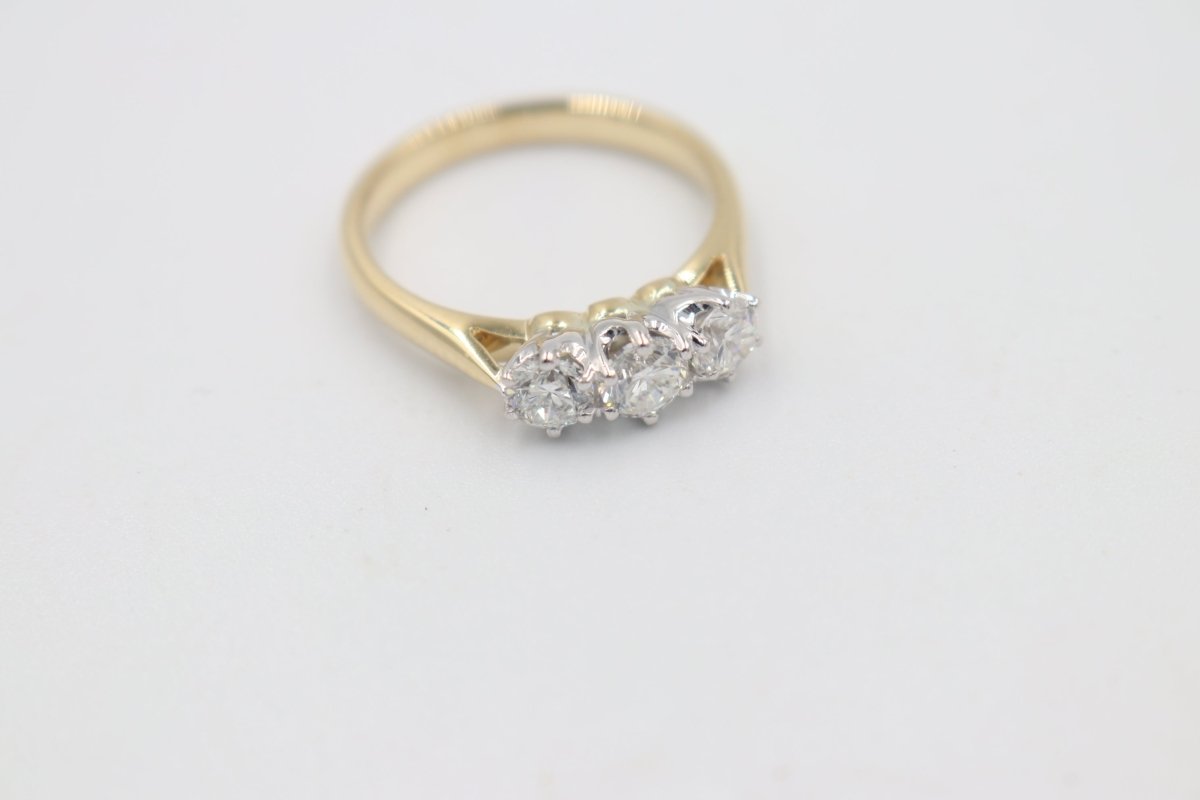 18ct Gold Diamond 3 Stone Ring  TDW 1.02 carat