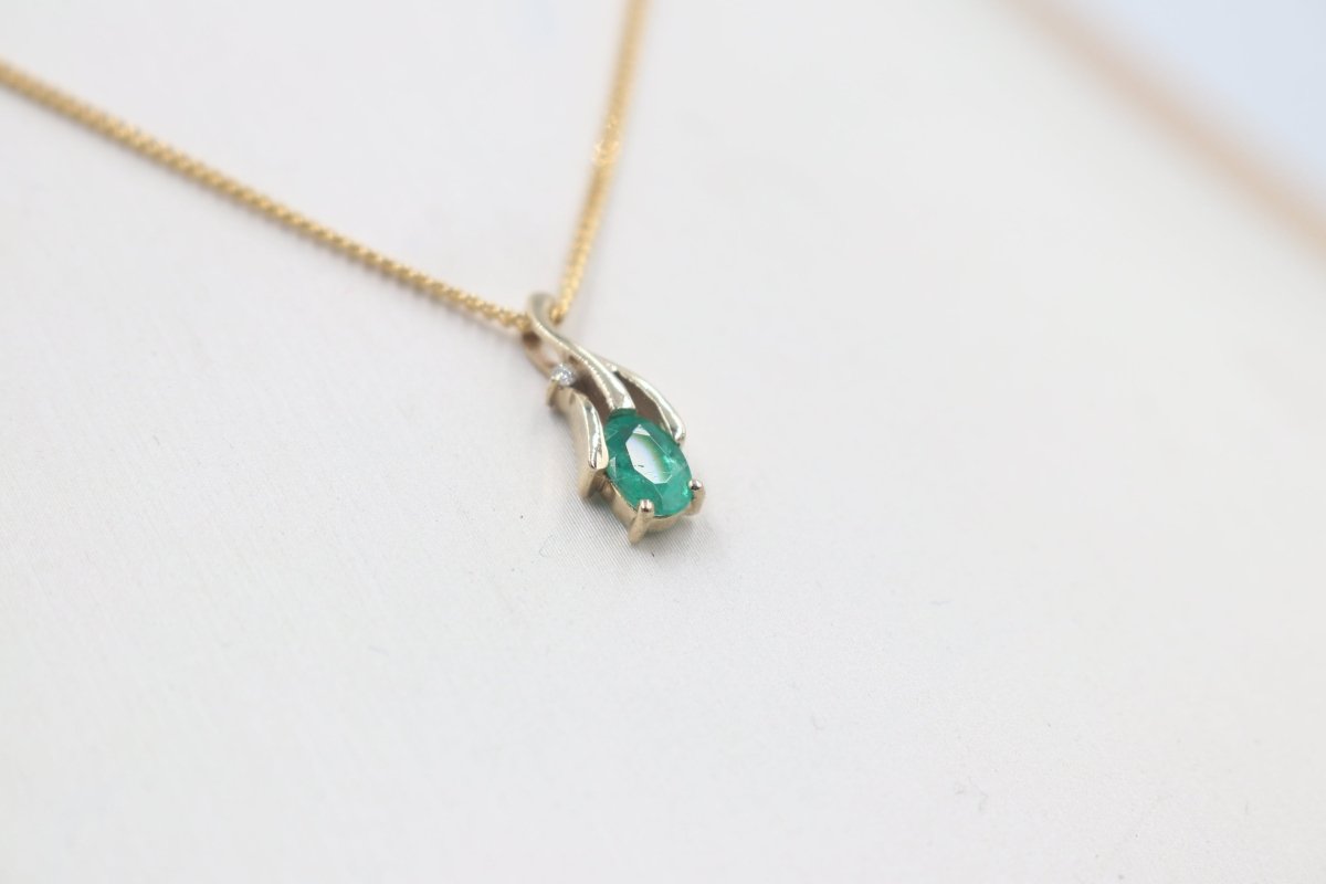 9ct Gold Genuine Emerald Pendent