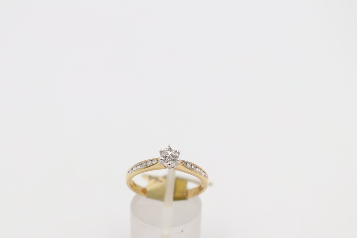 18ct Gold Genuine Diamond solitaire with channel set