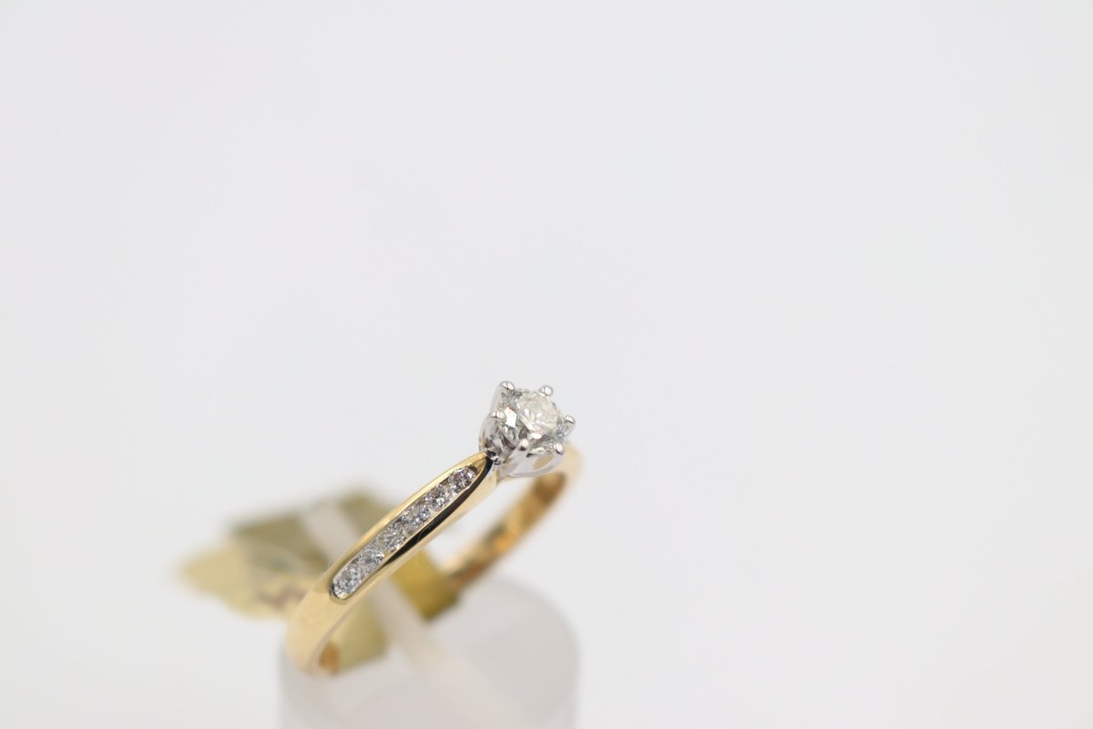 18ct Gold Genuine Diamond solitaire with channel set