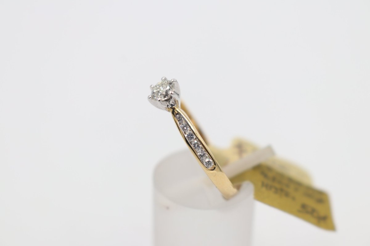18ct Gold Genuine Diamond solitaire with channel set