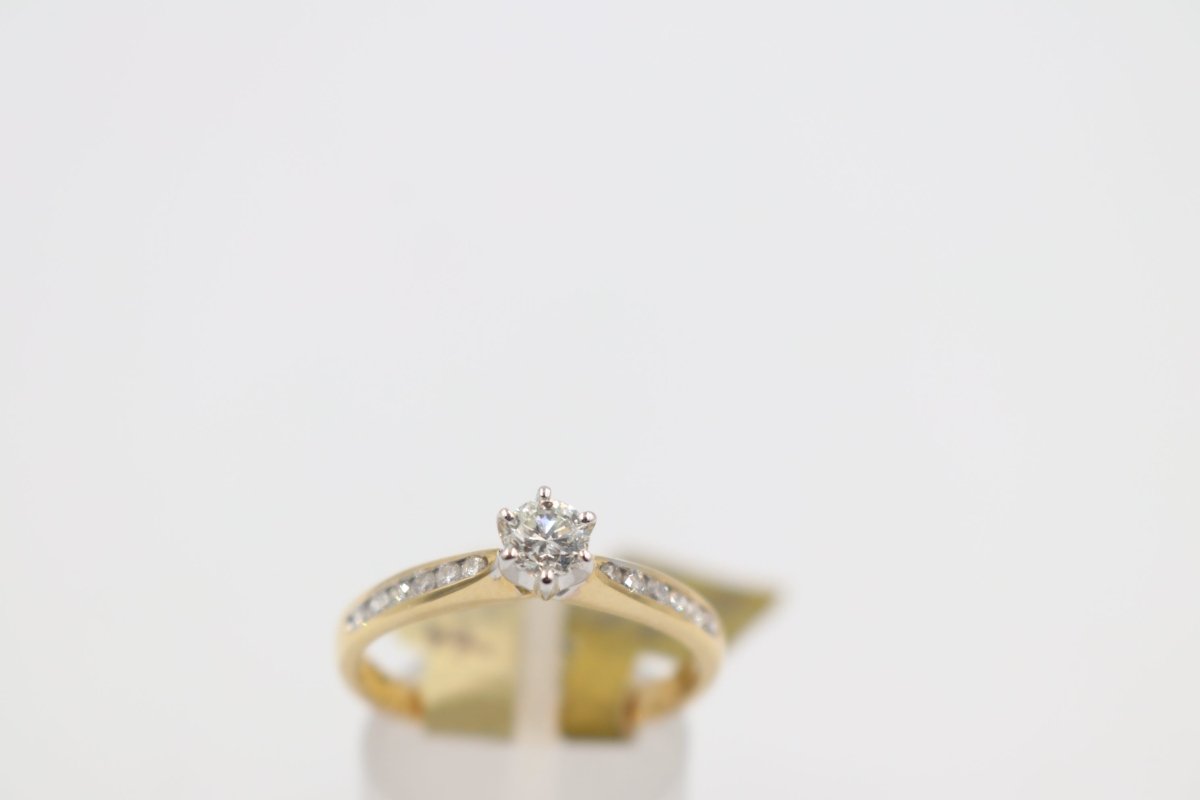 18ct Gold Genuine Diamond solitaire with channel set