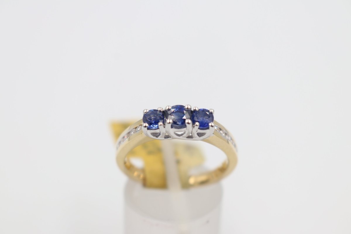 18ct Gold Ceylon saphhire & Diamond set Ring