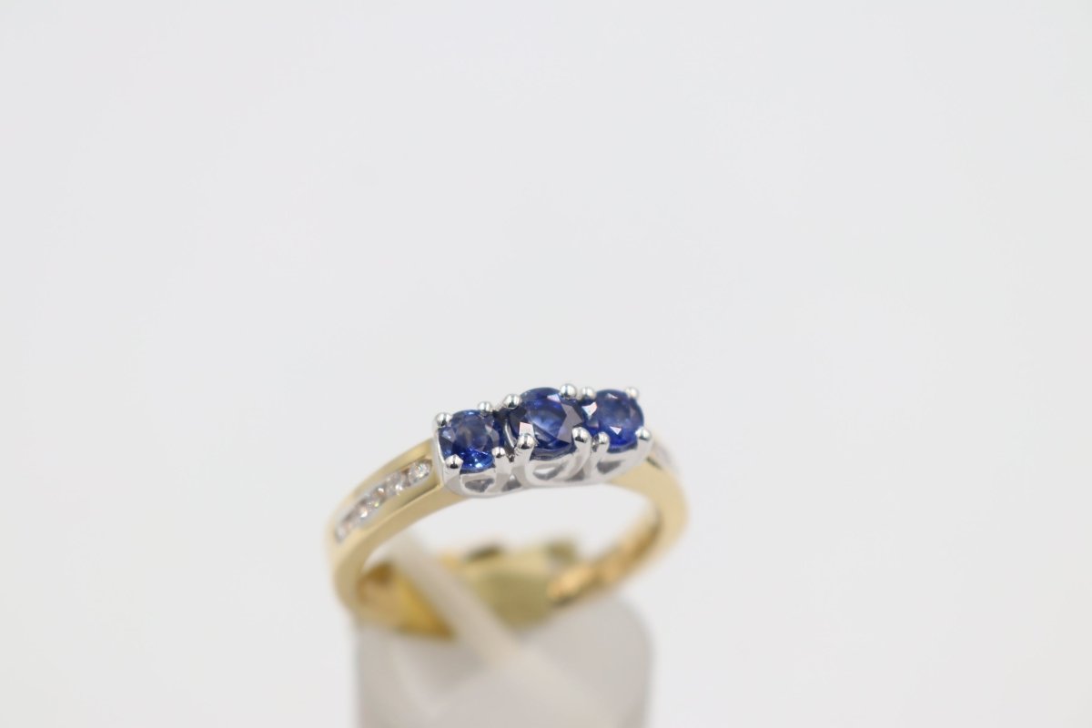 18ct Gold Ceylon saphhire & Diamond set Ring